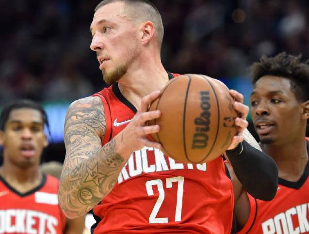 火箭队旧将中锋离开NBA，加盟法甲劲旅！曾是他替补的球员也成了过去