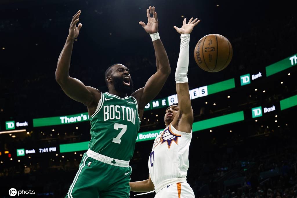 布朗31分塔图姆23+8+8 布克37分太阳不敌绿军吞5连败